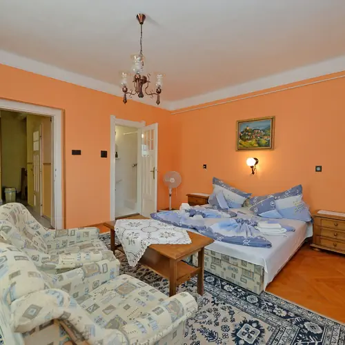 1. szoba: 25 m2
1 francia&aacute;ggyal