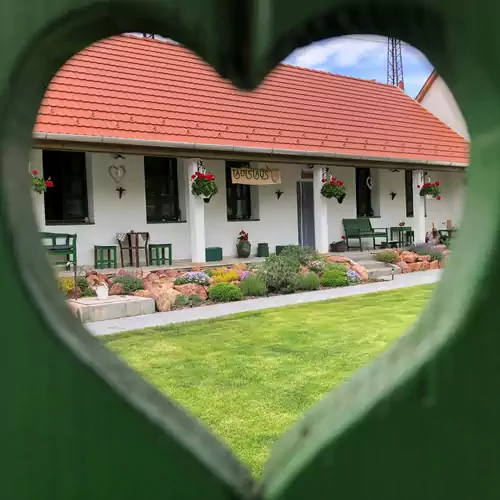 Ladislaus Schnaps-Haus Falusi Vendégház Csolnok 001 kép