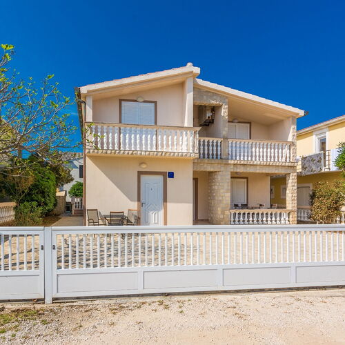 Apartmanok Parkolóhellyel Vir - 18561  2