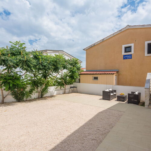 Apartmanok Parkolóhellyel Vir - 19100  3