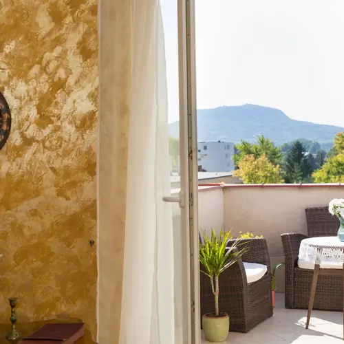 Kil&aacute;t&aacute;s a nappalib&oacute;l.