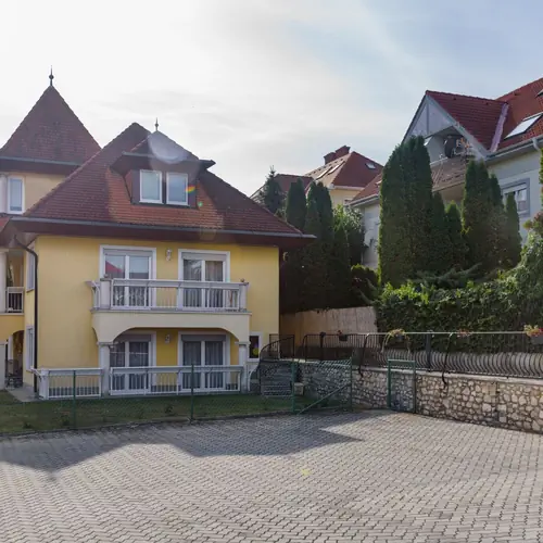 Leilbon Apartmanh&aacute;z - parkol&oacute;