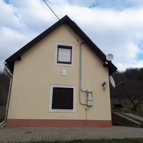 H&aacute;z el&ouml;lről