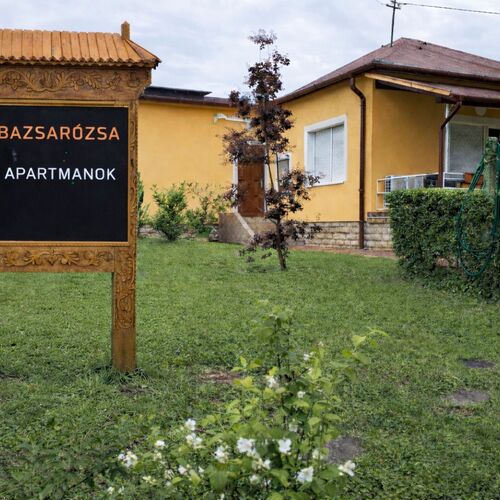 Bazsarózsa Apartman Csopak