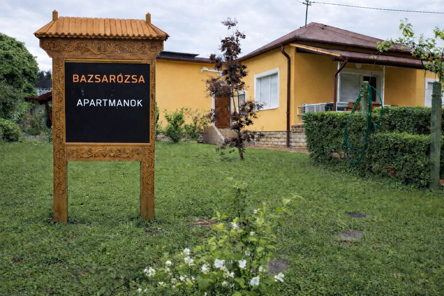 Bazsarózsa Apartman Csopak