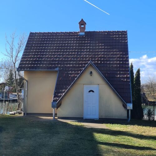 Adler Vendégház az udvar felől