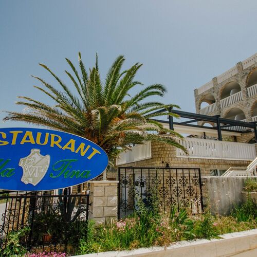 Hotel Vila Tina Arbanija ★★★ 4