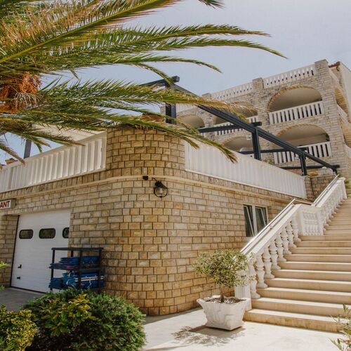 Hotel Vila Tina Arbanija ★★★ 2