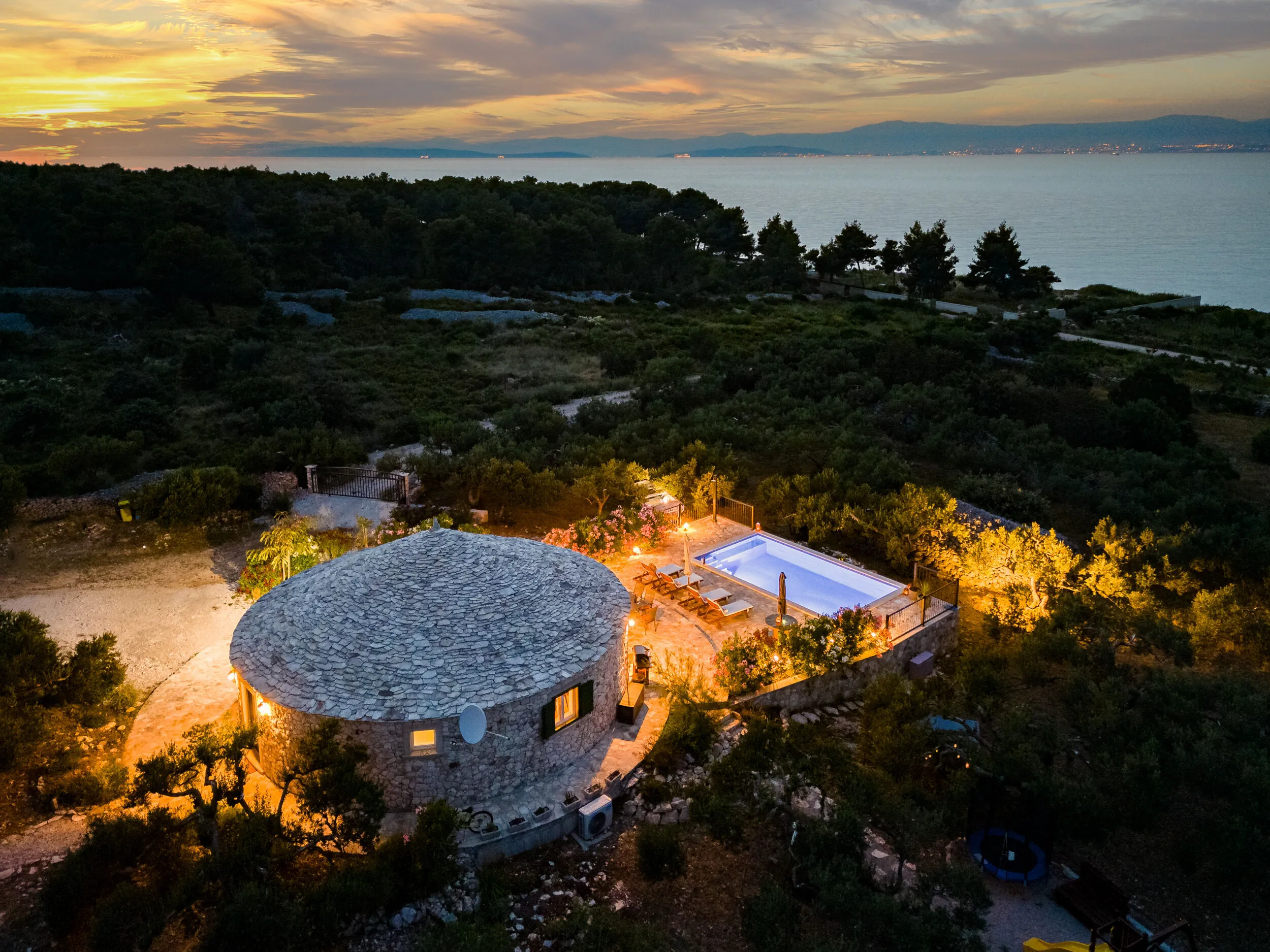 House Villa Getaway Mirca