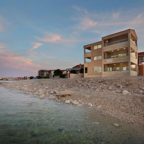 Apartments Vista Royal Vir  2