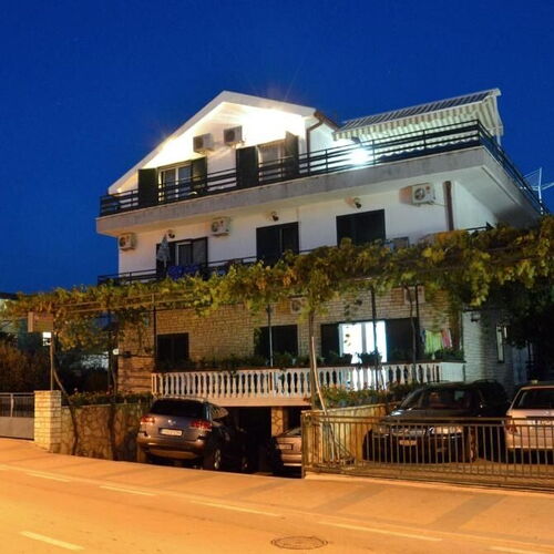 Apartmanok és Szobák Parkolóhellyel Vodice - 4164  2