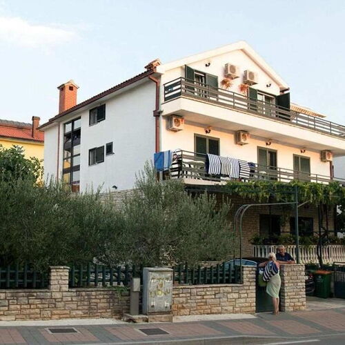 Apartmanok és Szobák Parkolóhellyel Vodice - 4164  4
