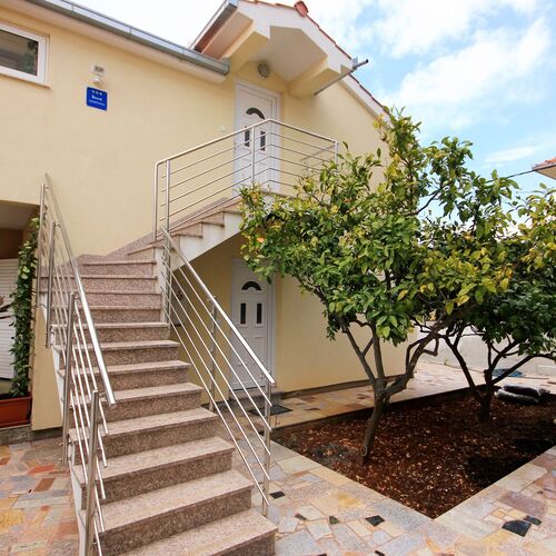 Apartments By The Sea Vinišće, Trogir - 10008 Vinišće