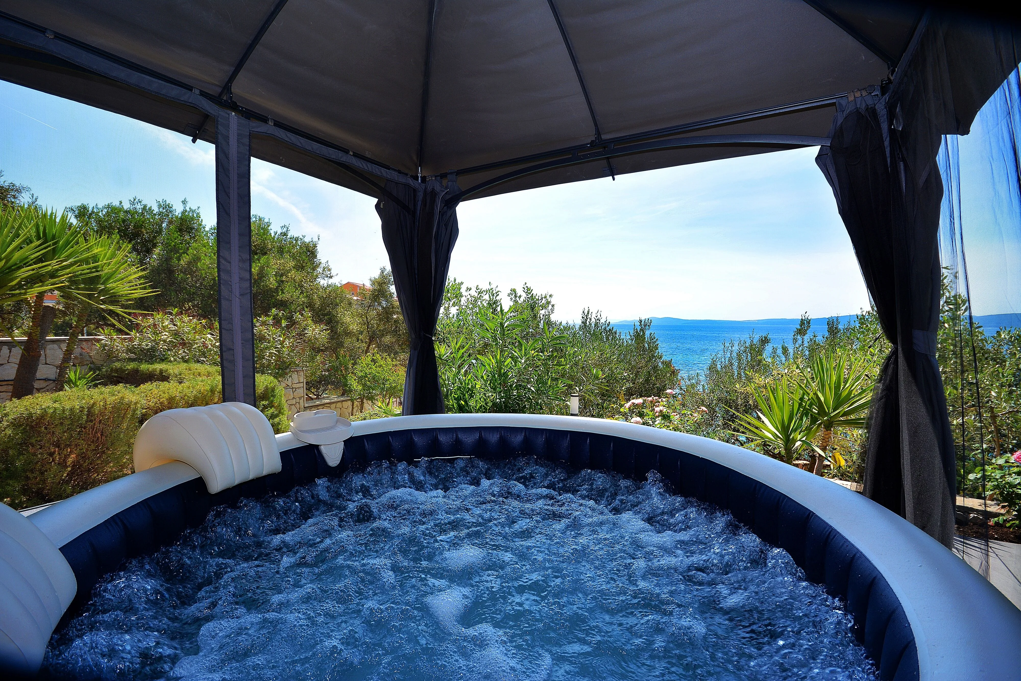 Beachfront House With Hot TubRastići, Čiovo - 18478 Rastići