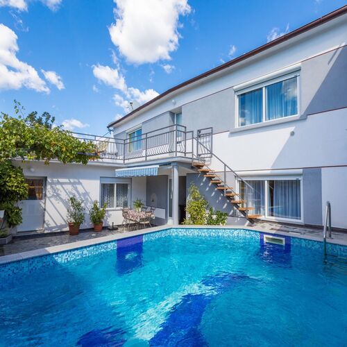 House Delfin Tribalj