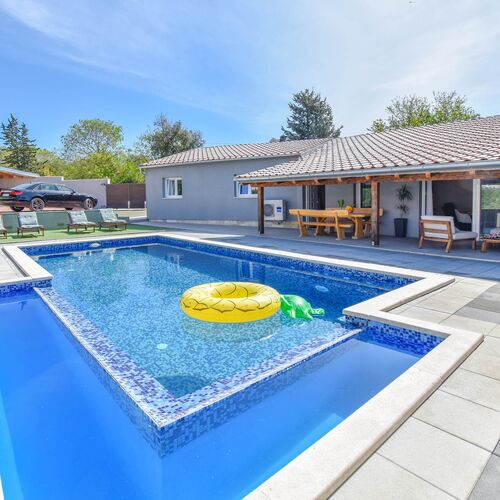 Villa Pave Pakostane