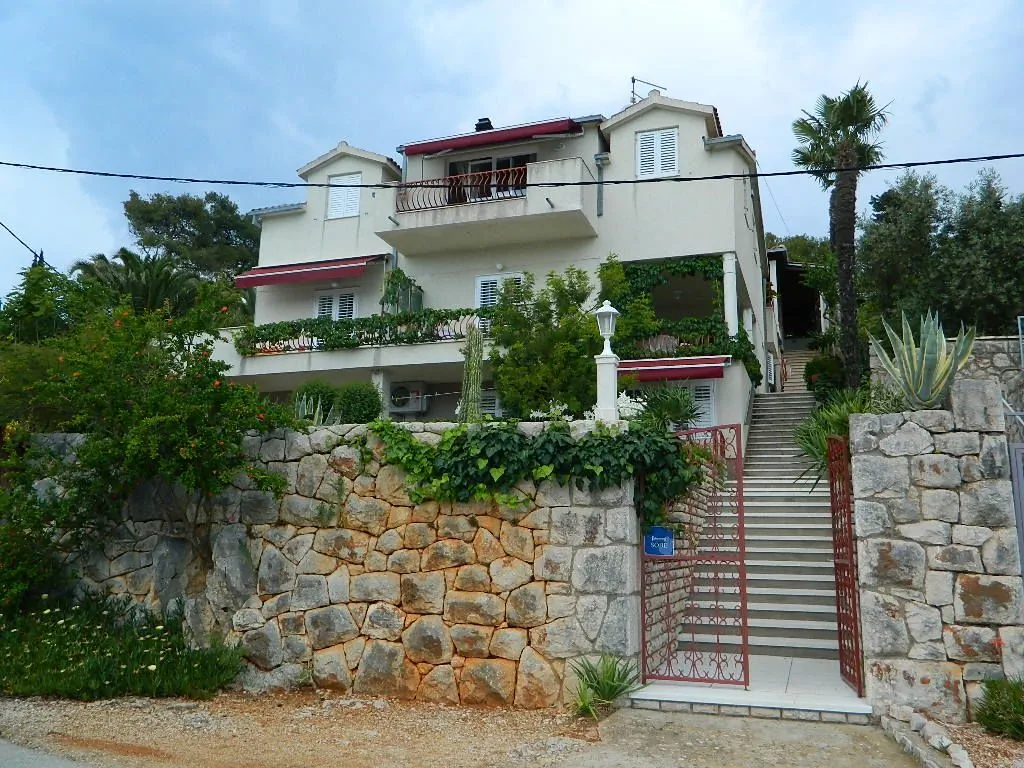 Apartment and Room Darinka Vrboska