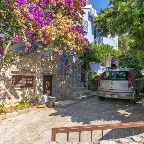 Apartment Nikola Maslinica  2