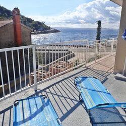 Apartments NIL-quiet location and 30 m from pebble beach Tribanj