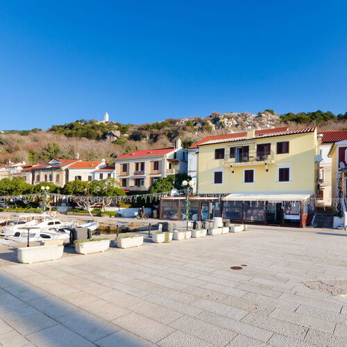 Apartment Jasna By the sea Baska  2
