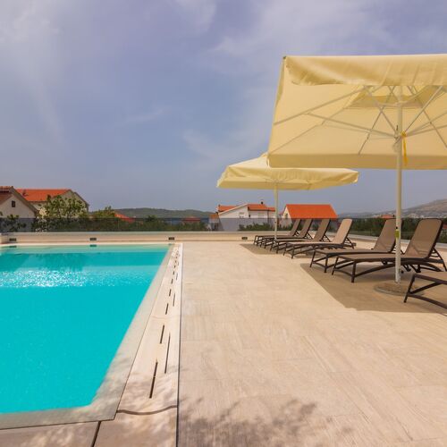 Apartments Dora Okrug Gornji  3