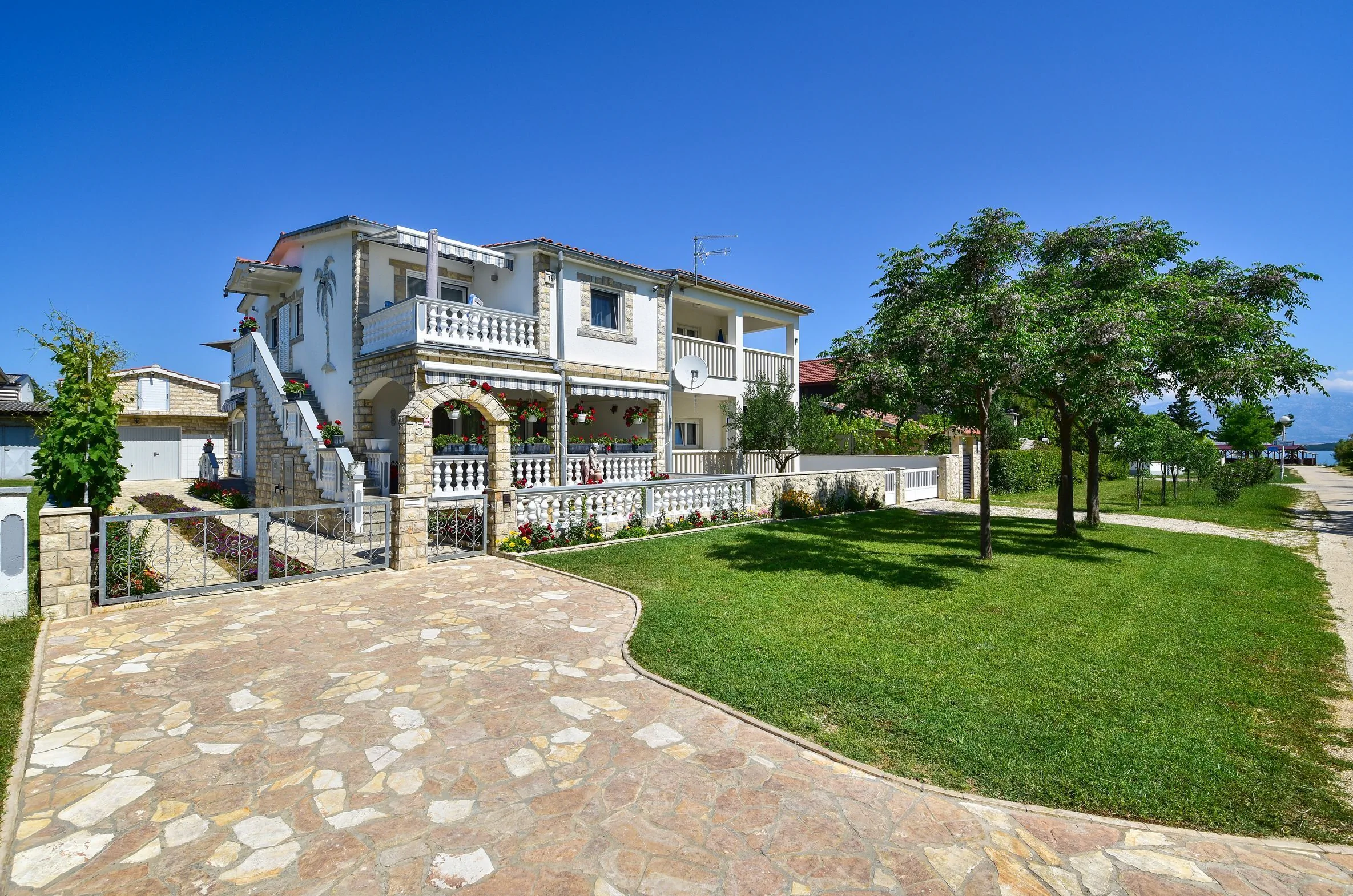 Apartments Rote Rosen Sabunike