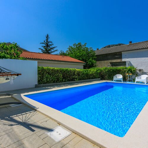 House Goldie Tribalj