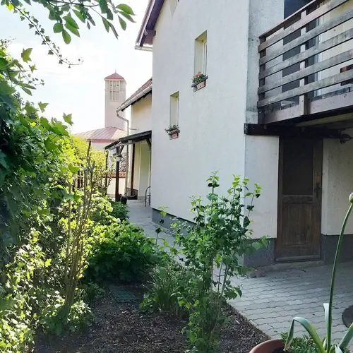 Udvari bej&aacute;rat