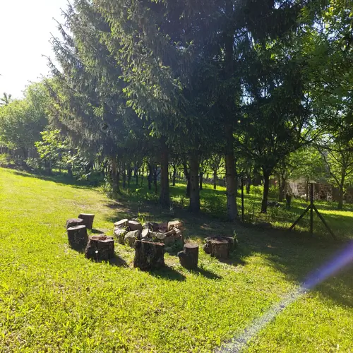 Kerti szalonnas&uuml;tő