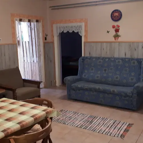 Vend&eacute;gh&aacute;z nappali