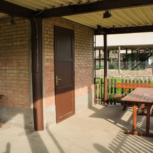 f&ouml;ldszinti terasz