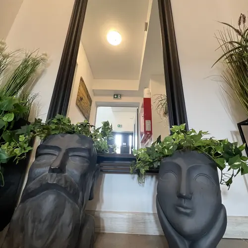 Gospodarze zawszą są na miejscu ;)