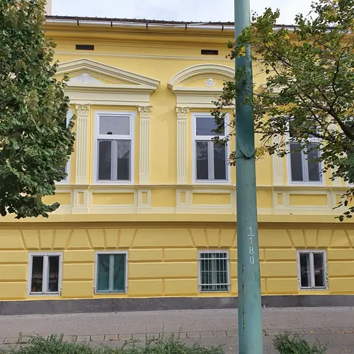 Vend&eacute;gh&aacute;zunk k&uuml;lső homlokzata