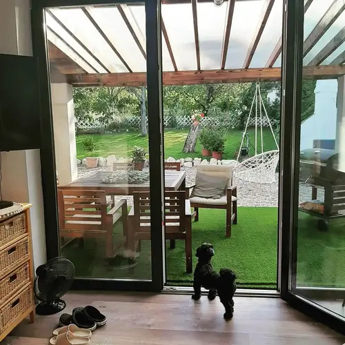 Kutyabar&aacute;t sz&aacute;ll&aacute;s