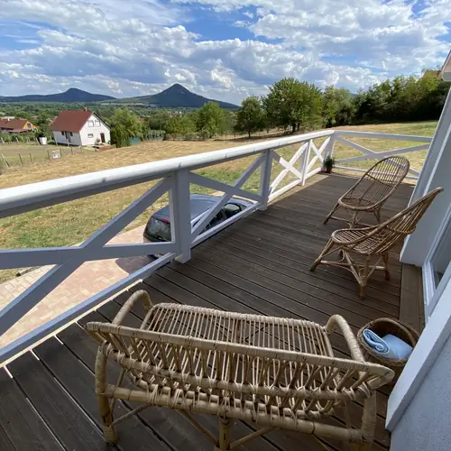 Terasz a kil&aacute;t&aacute;ssal