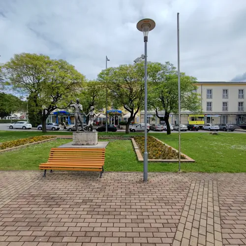 Hotel B&eacute;ke Sziget Koml&oacute; első oldal V&aacute;rosh&aacute;z t&eacute;r felől