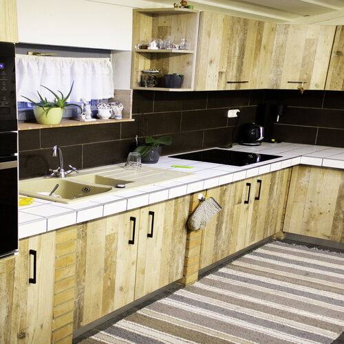 Mindennel felszerelt modern konyha