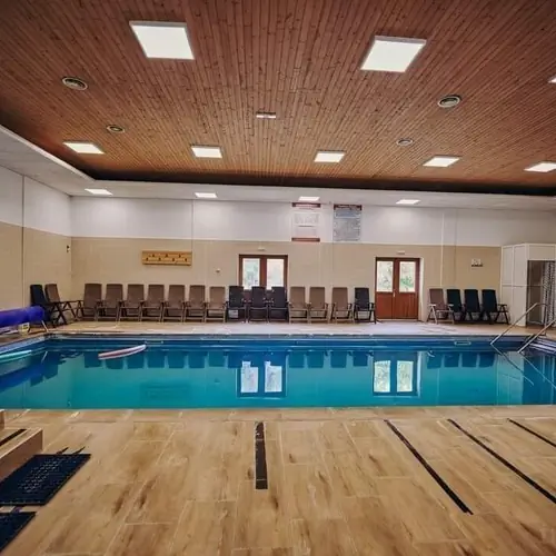 piscina interioara,sauna umeda si sauna uscata,jacuzzi,salina,masaj