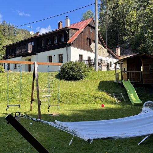 Zahrada a hřiště - Apartmány Bramborka