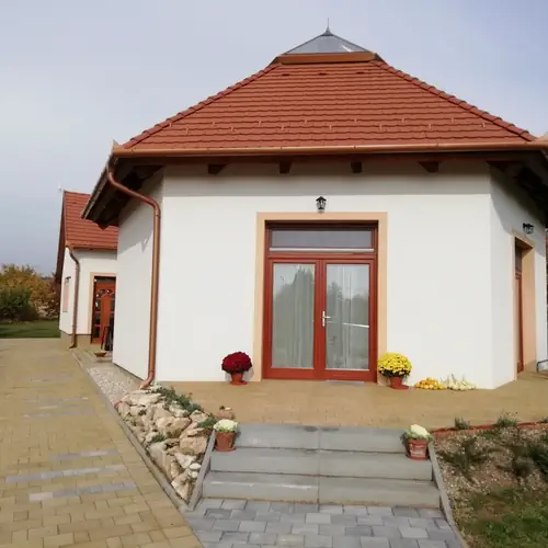 &Eacute;grel&aacute;t&oacute; Vend&eacute;gh&aacute;z