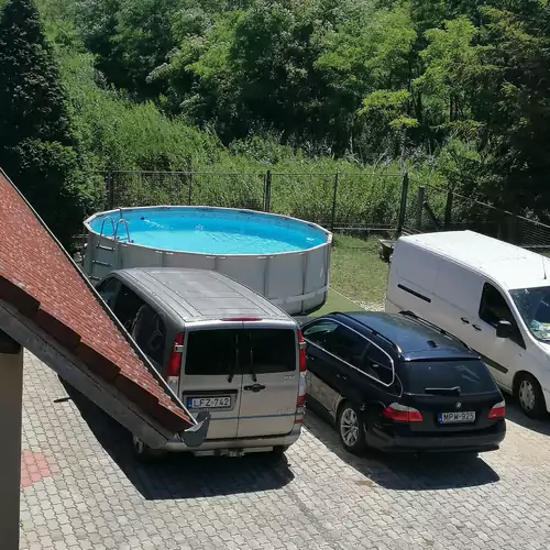 Medencés Apartmanház Balatonfenyve