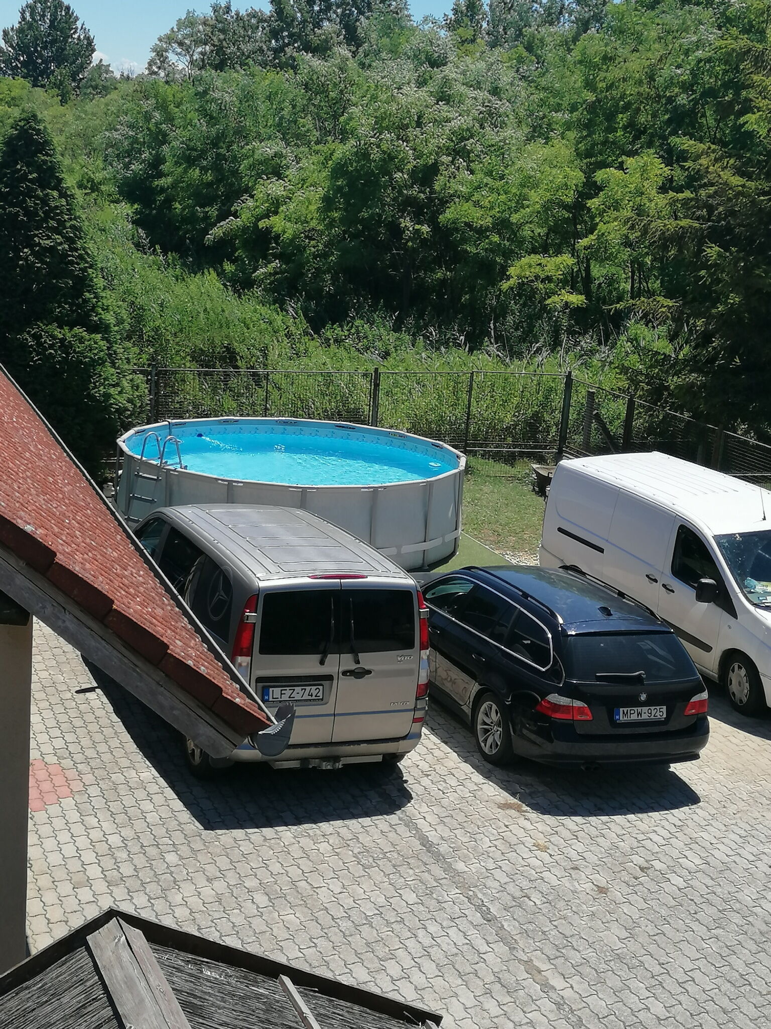 Medencés Apartmanház Balatonfenyves