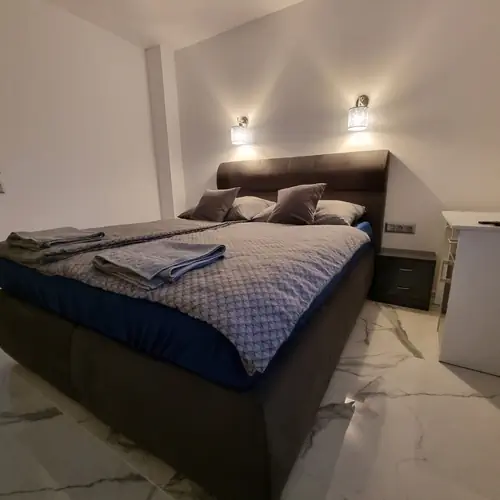 h&aacute;l&oacute;szoba