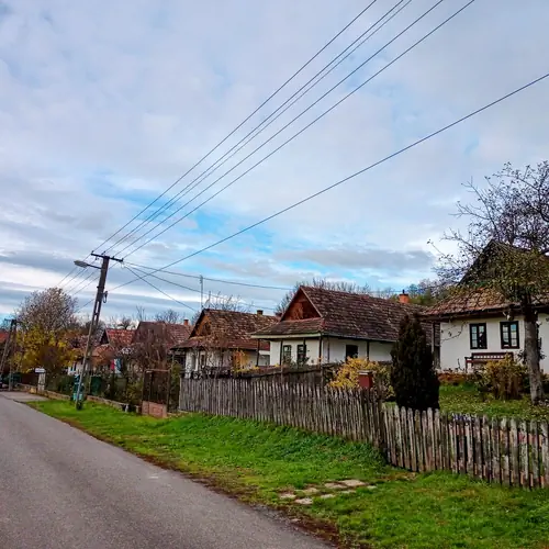 Ter&eacute;ny - a "Szőlősor" falur&eacute;sz helyi v&eacute;detts&eacute;gű h&aacute;zai