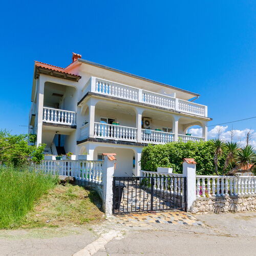 Apartments Ester Lopar  2
