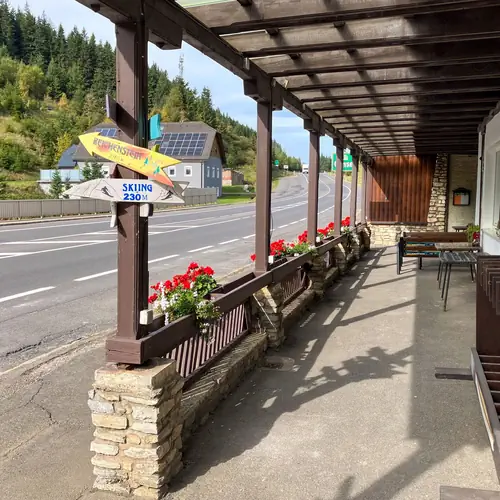 Fedett előt&eacute;r ny&aacute;ron