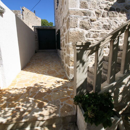 Apartment and Room Lada Sumartin  3