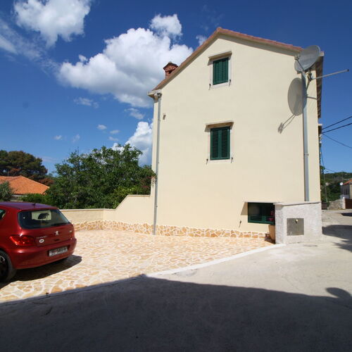 Apartment and Room Lada Sumartin  4