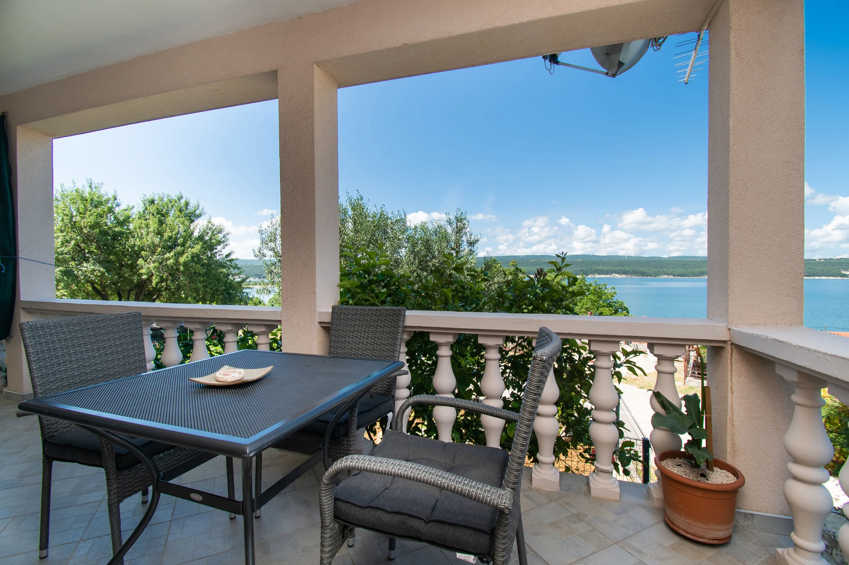 House Sea and river Kruševo
