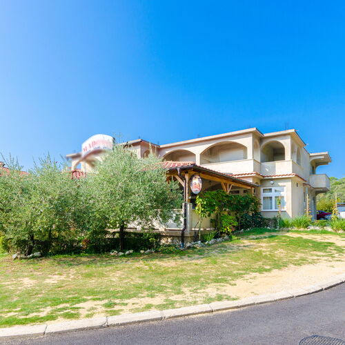 Apartments Josip S Lopar  4